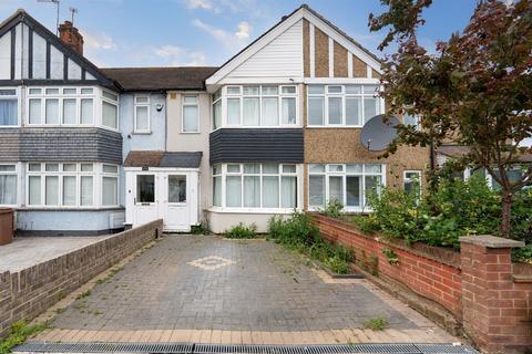 2 bed property, in Russell Road, £485,000