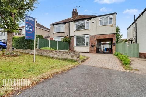 3 bed property, in Hollinsend Road, £230,000