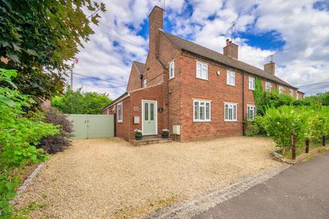 4 bed property, in Chazey Close, £825,000