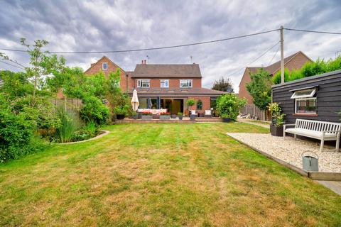 4 bed property, in Chazey Close, £825,000