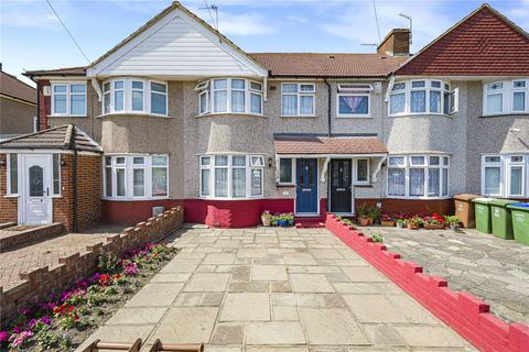 3 bed property, in Montrose Avenue, £400,000