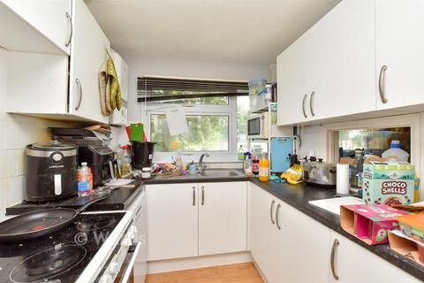 4 bed property, in Bleakwood Road, £335,000