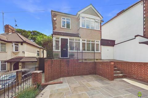3 bed property, in New Road, £750,000