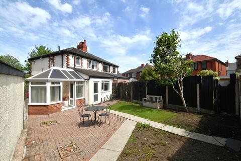 3 bed property, in Leighton Avenue, £220,000