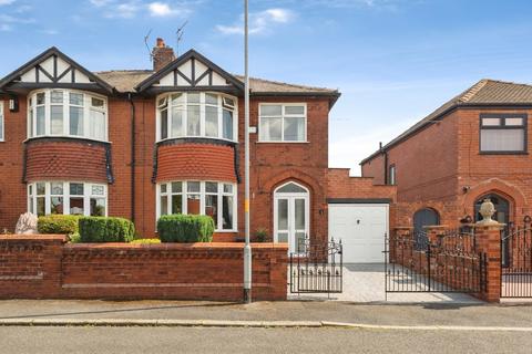 3 bed property, in Balmoral Avenue, £375,000
