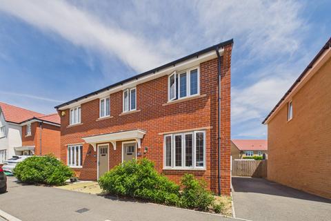 3 bed property, in Martingale Grove, £485,000