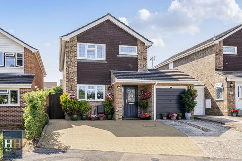 3 bed property, in Selborne Close, £505,000