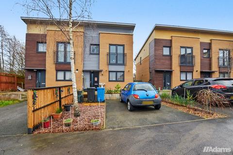 2 bed property, in Northridge Mews, £160,000