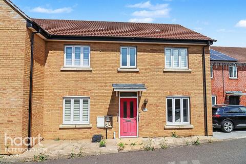 3 bed property, in Cooper Road, £265,000