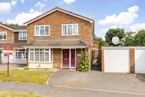 3 bed property, in Hophurst Drive, £550,000