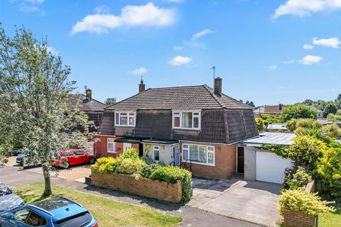 3 bed property, in Collins Avenue, £300,000