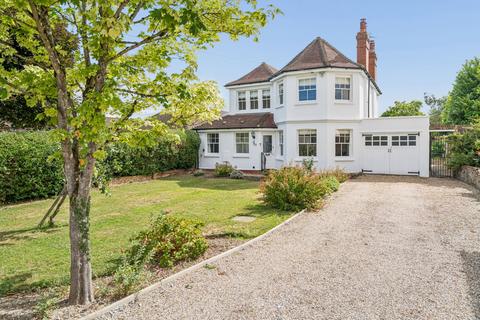 3 bed property, in Cheney Street, £1,125,000