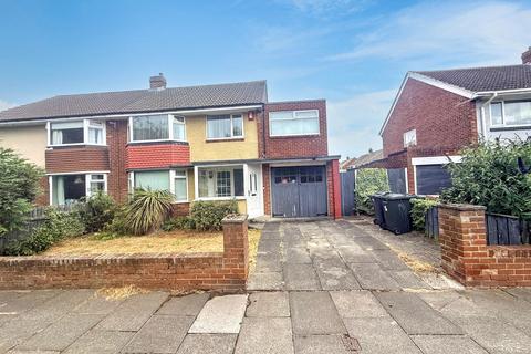 4 bed property, in Embleton Crescent, £200,000
