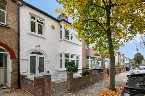 4 bed property, in Montague Road, £850,000
