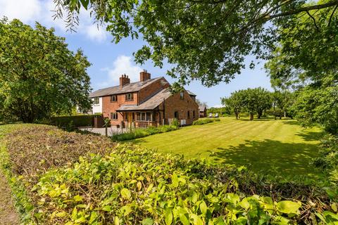 4 bed property, in Lily Pit Cottage, £750,000