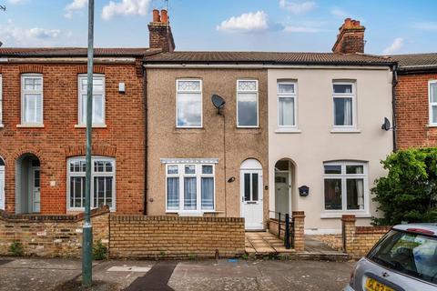 2 bed property, in Upper Grove Road, £275,000