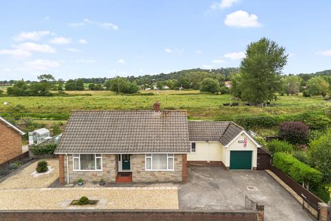 2 bed property, in Station Road, £420,000