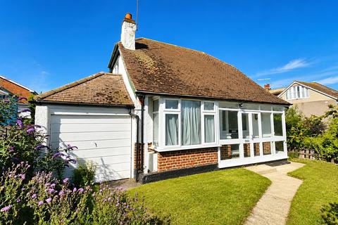 2 bed property, in Grand Drive, £275,000
