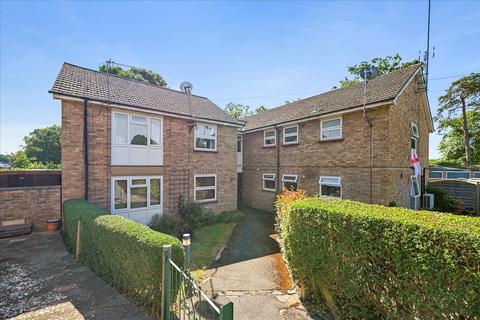 1 bed property, in Turners Close, £175,000
