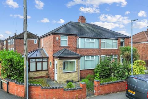 2 bed property, in Dinorben Avenue, £195,000