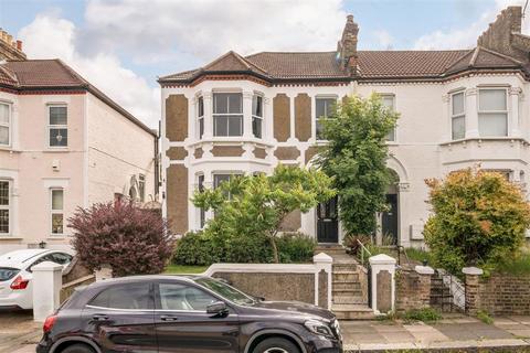 4 bed property, in Abbotshall Road, £800,000
