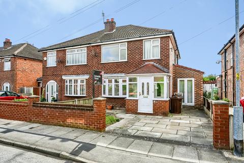 3 bed property, in Wynnstay Avenue, £300,000