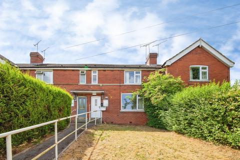2 bed property, in Coach Road, £170,000