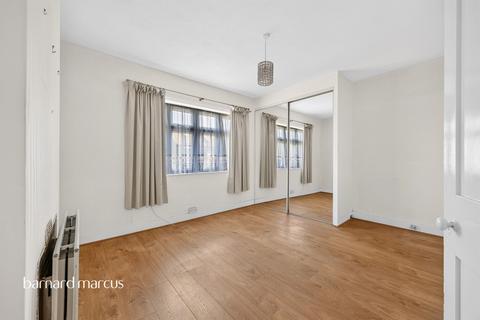 2 bed property, in Davidson Road, £375,000