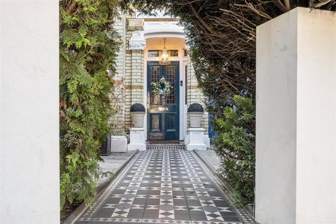4 bed property, in Hook Road, £1,100,000