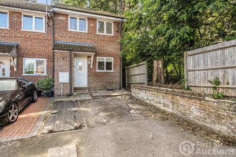 2 bed property, in Tamworth, £260,000
