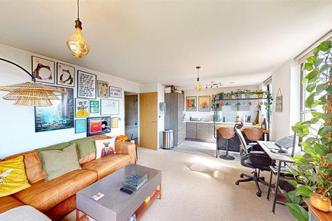 1 bed property, in Adelphi Wharf 1, £140,000