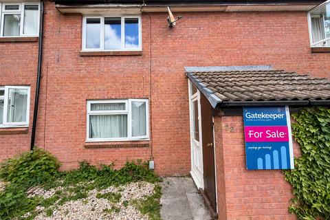 1 bed property, in Frampton Close, £120,000