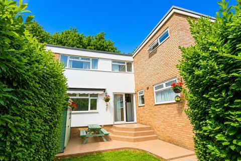 3 bed property, in Wharfedale, £400,000