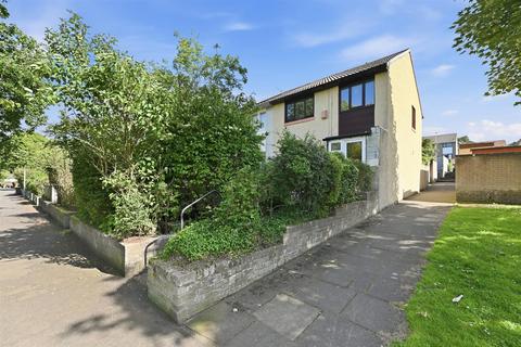 3 bed property, in Muirfield Drive, £115,000