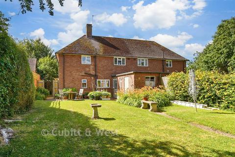 3 bed property, in The Sands, £475,000