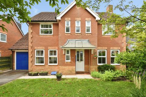 3 bed property, in Appleby Crescent, £475,000