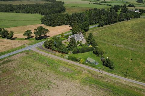Studio, in Ar Tir, £150,000