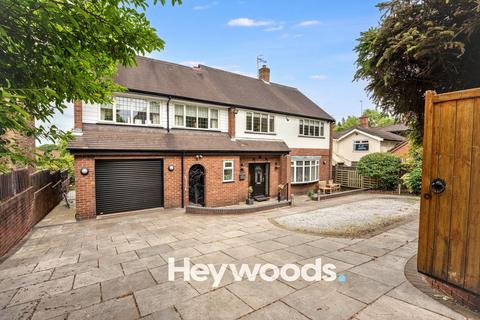 4 bed property, in Second Avenue, £475,000