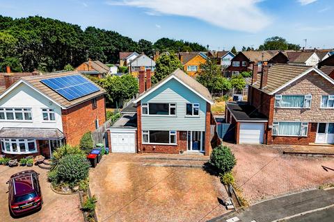 4 bed property, in Acorn Avenue, £450,000