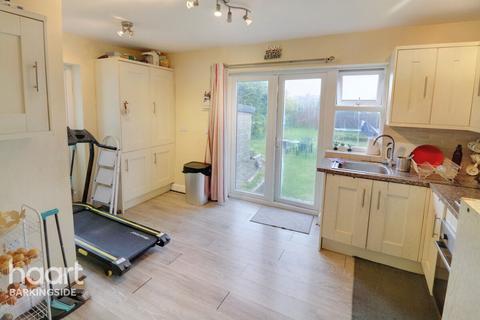 2 bed property, in Belvedere Avenue, £500,000