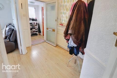 2 bed property, in Belvedere Avenue, £500,000