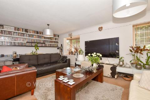 4 bed property, in West Street, £500,000
