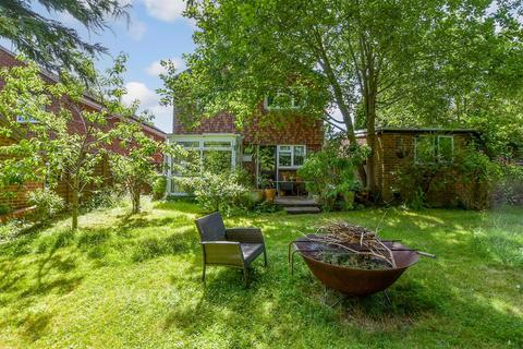4 bed property, in West Street, £500,000