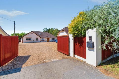 5 bed property, in Wayside Road, £1,072,500