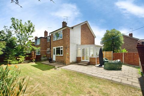 2 bed property, in Ashdown Walk, £300,000