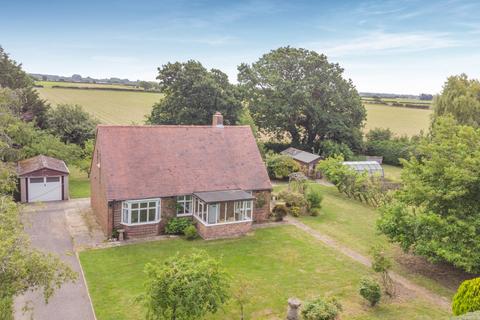 3 bed property, in Batchmere Road, £775,000