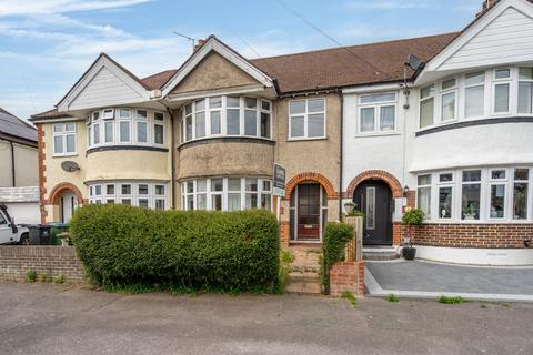 3 bed property, in Central Drive, £270,000