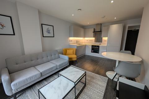 1 bed property, in Cheetham Hill Road, £135,000