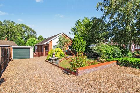 2 bed property, in Harvey Close, £425,000