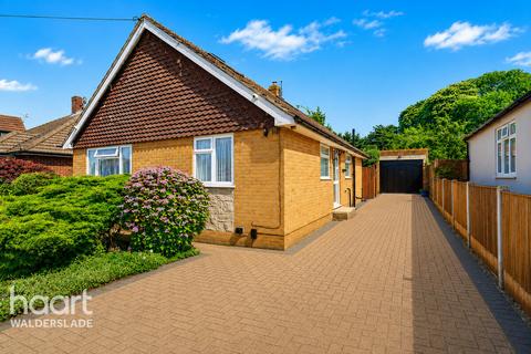 2 bed property, in King George Road, £475,000
